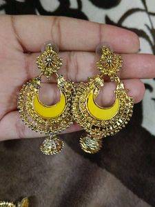 Elegant Yellow &amp; Gold Jewellery Set