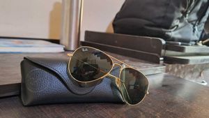 Ray-Ban Original Aviator Gold-Green Sunglass with
