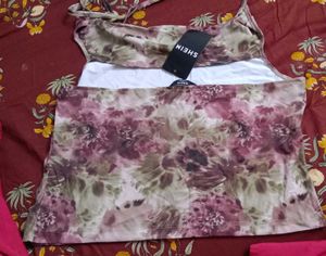 L size SHEIN Floral Halter Neck Crop Top