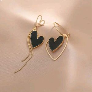 Mismatch Korean Black Heart Earrings
