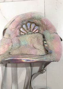 SALEEEE ‼️♨️‼️♨️Fuzzy Rainbow Backpack💖