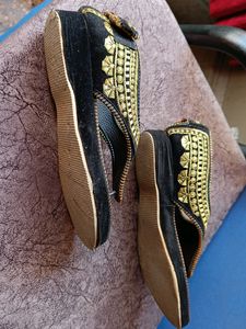 Black Sandel