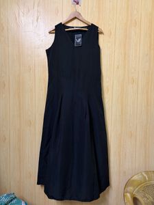 Classic Black Sleeveless V-Neck Dress