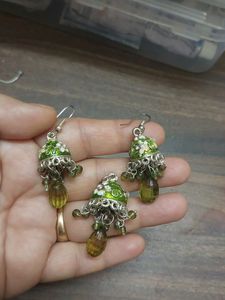 Ear Hanging And Locket Set