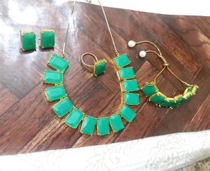 Beautiful Necklace Set With Bracelet