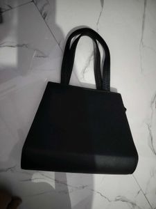 Chic Black Handbag