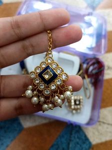 Elegant Kundan Necklace Set with Earrings