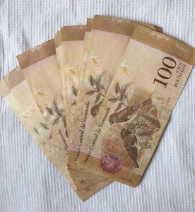 RARE venezuela 100 Bolivar Note UNC