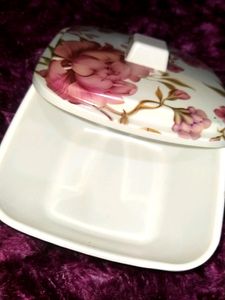 A White Bowl Container With Cap