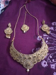 Stunning Gold-Tone Jewellery Set
