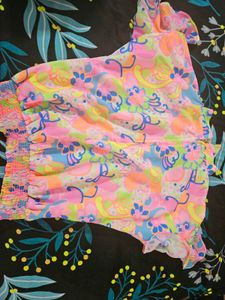 super vibrant Peppermint top with shorts