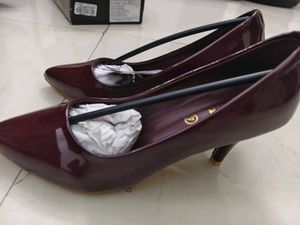 PUMP STYLE POINTED TOE CHERRY RED HEELS
