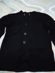 2 Pic Black And One Sweater Aur Jacket Hai