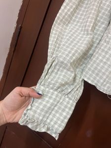 H&amp;M Blouse| size xs|brand new |Never worn