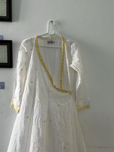 Elegant White Kurta shrug with Yellow Embroidery