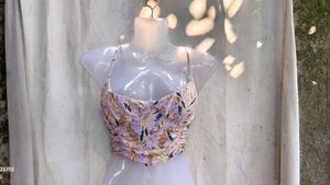 271110. Paisley Print Ruched Crop Top