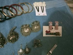 Assorted Women's Jewelry( price just for listi