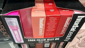 Huda Beauty Faux Filler Jelly Oil