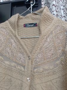Very Pretty Wooen Sweater