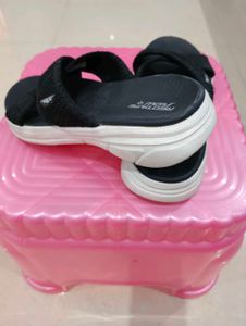 Red Tape Flow+ Black Criss-Cross Slides