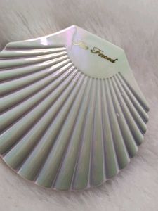 Too Faced Seashell mirror 💕♥️