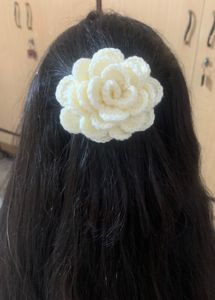Cream Crochet Flower Hair Clip 🤍