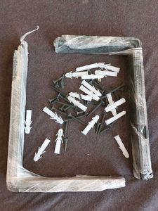 6 Shelf Brackets with Screws