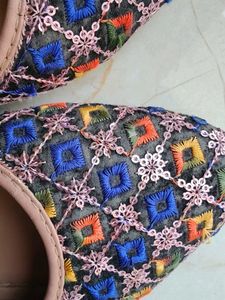 Embellished Jutti Flats