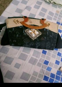 Stylish Multicolour Handbag In Medium Size