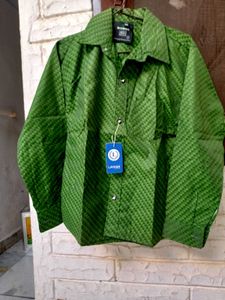 new Green Textured Button-Up Shirt