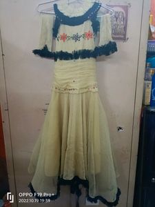Evening gown for girls with detachable hand gloves for 7-8 years