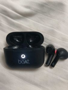 New boAt Black Wireless Earbuds with Charging Case
