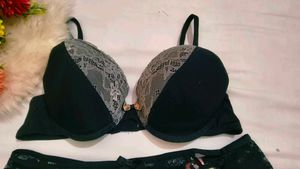 Black Lace Push-Up Bra with brief 👍