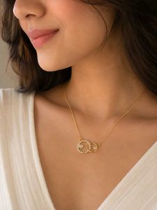 Chic Interlocking Circle Pendant Necklace