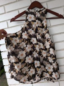 Floral Print Sleeveless Top