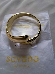 Chic Gold Bangle