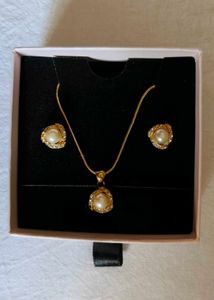 Elegant Pearl Necklace and Earring Set