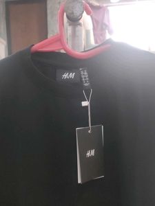 H&amp;M Black T-Shirt