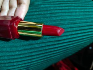 Lipstick (red + pinkishred)