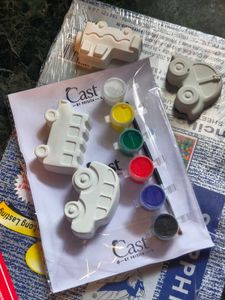 Paint My Bus DIY Kit (2bus, 6 colours, 1brush)
