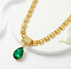 Exquisite Gold Necklace with Emerald Pendant