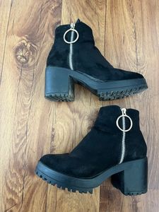Boots 37