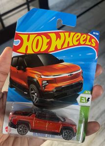 Hot Wheels Chevrolet Silverado EV RST