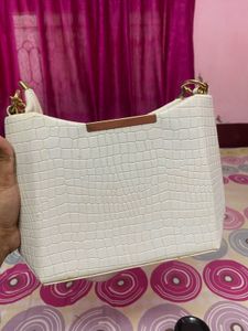 Chic White Croc Embossed Shoulder Bag