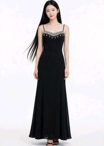 *Glamorous Black Crystal Embellished Evening Dress