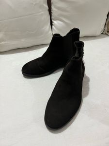 Stylish Black Suede Chelsea Boots