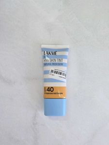 Lakme 9 to 5 Hya Skin Tint - Natural Fresh Glow