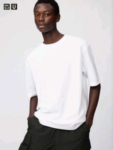 UNIQLO AIRism Crew Neck Tshirt