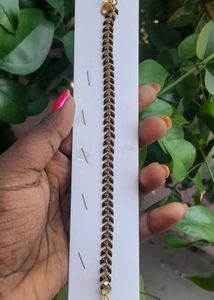 Elegant Black Leaf Bracelet