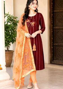 Elegant Purple Silk Saree with Golden Border